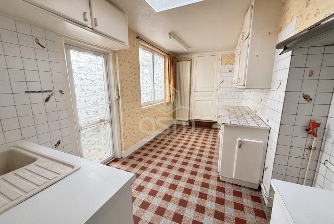 Ensemble immobilier polyvalent à Sainte-Maure-de-Touraine avec fort potentiel 