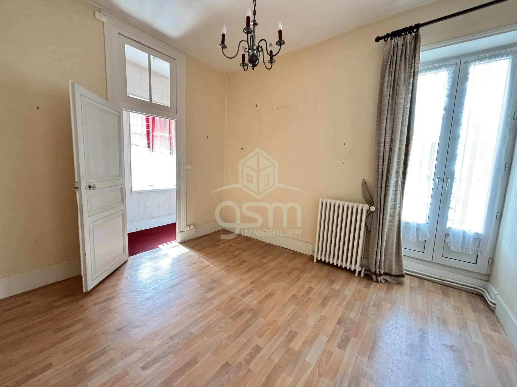 Ensemble immobilier polyvalent à Sainte-Maure-de-Touraine avec fort potentiel 