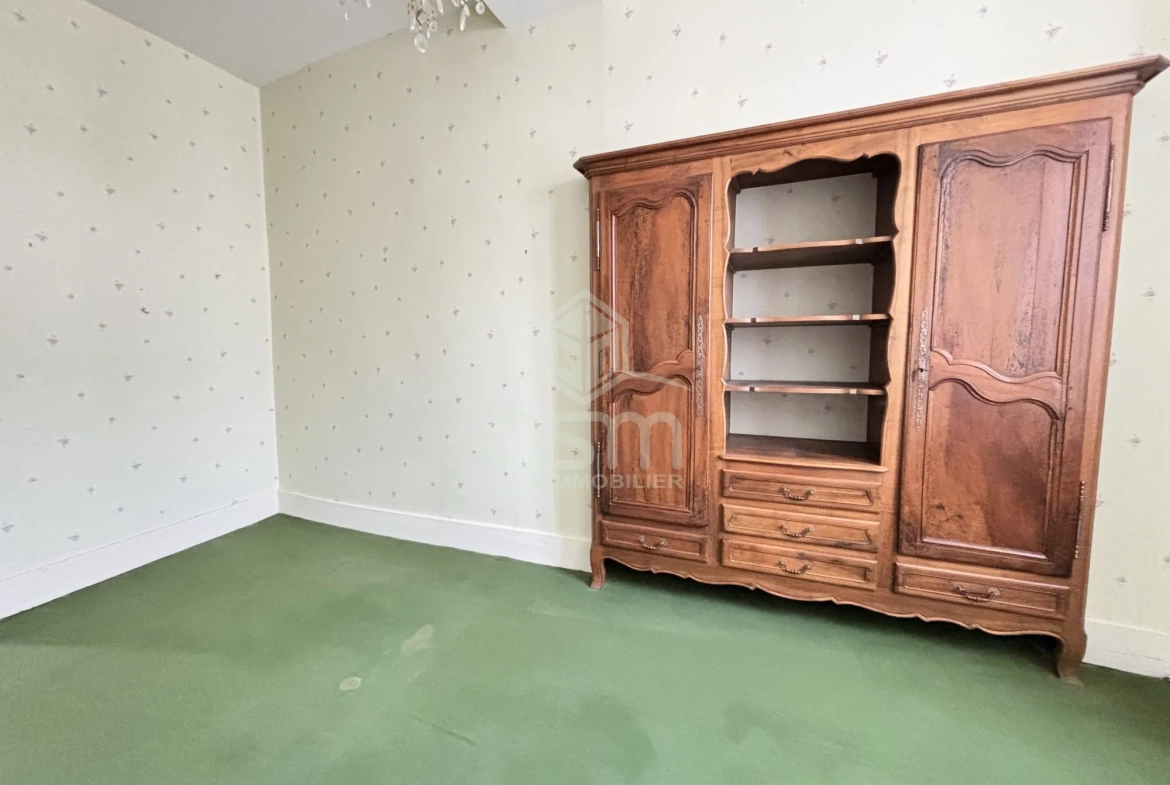 Ensemble immobilier polyvalent à Sainte-Maure-de-Touraine avec fort potentiel 