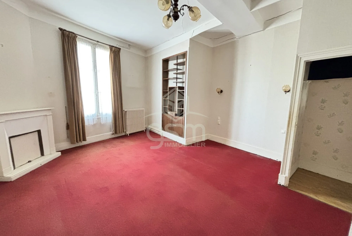 Ensemble immobilier polyvalent à Sainte-Maure-de-Touraine avec fort potentiel 