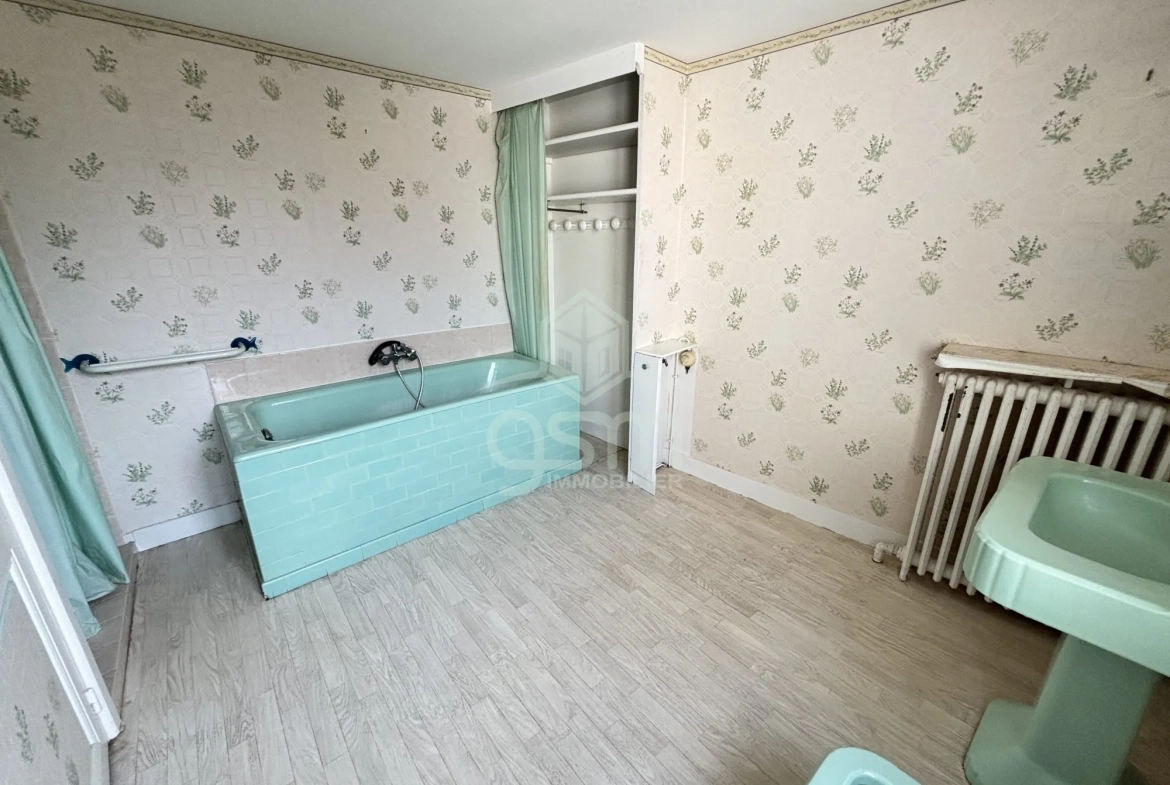 Ensemble immobilier polyvalent à Sainte-Maure-de-Touraine avec fort potentiel 