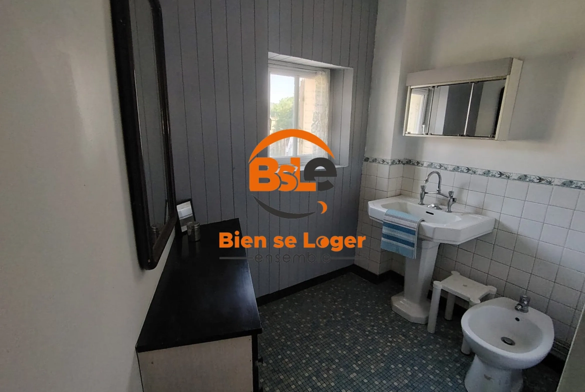 Maison à vendre à Massiac - 95 m², proche commodités et autoroute 
