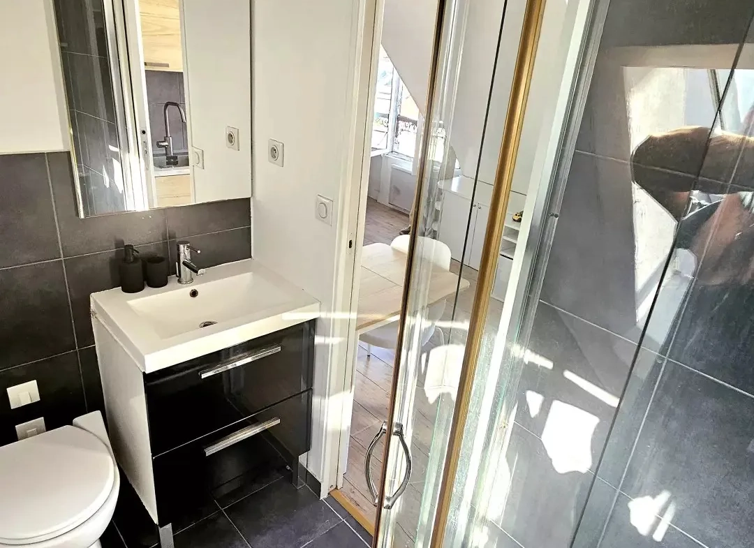 Studio lumineux et charmant à vendre près de Montmartre, Paris 9e 
