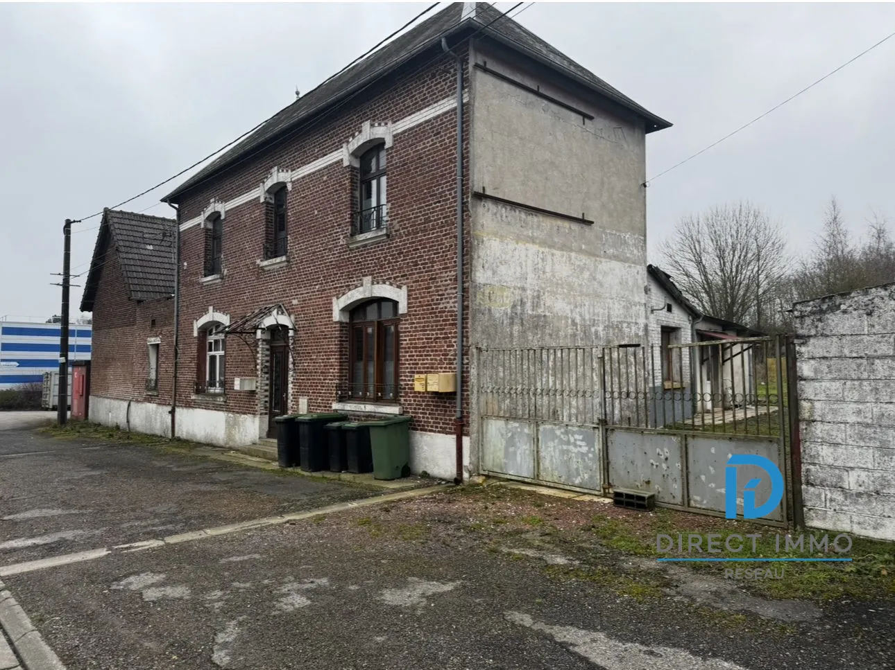 facade immeuble de rapport  Immeuble de rapport à vendre à Sailly-Saillisel, potentiel locatif élevé 