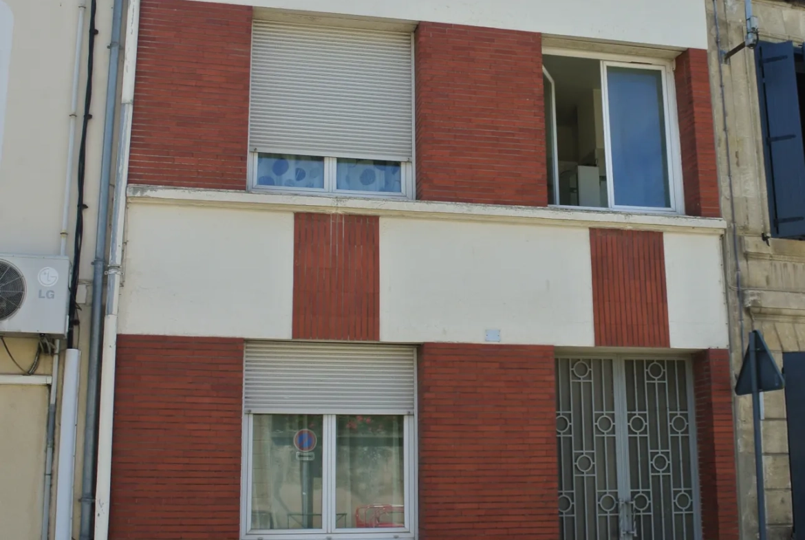 Maison de ville à Marmande avec espaces volumineux et potentiel d'aménagement 