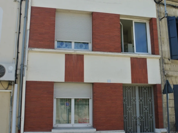 Maison de ville à Marmande avec espaces volumineux et potentiel d'aménagement