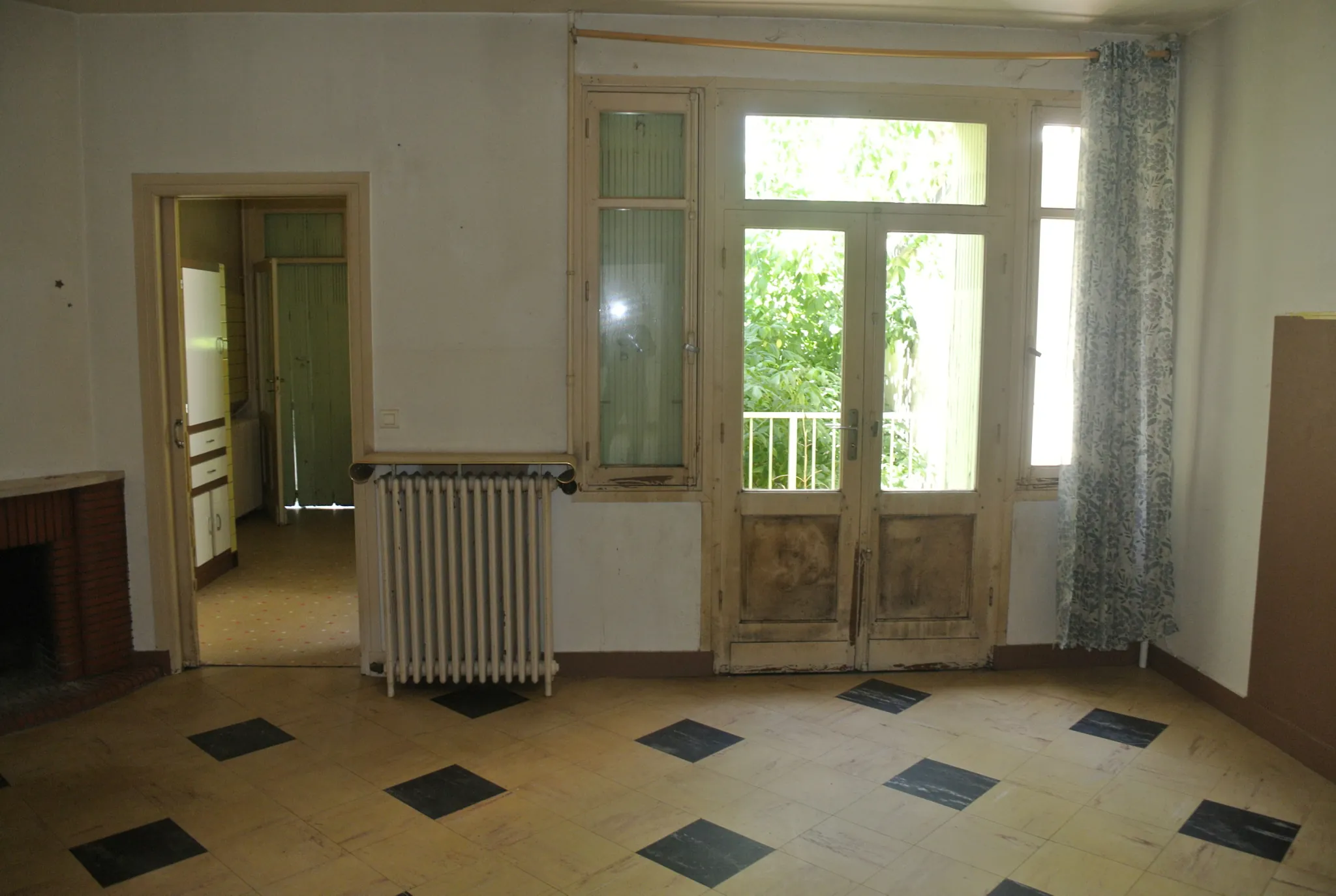 Maison de ville à Marmande avec espaces volumineux et potentiel d'aménagement 