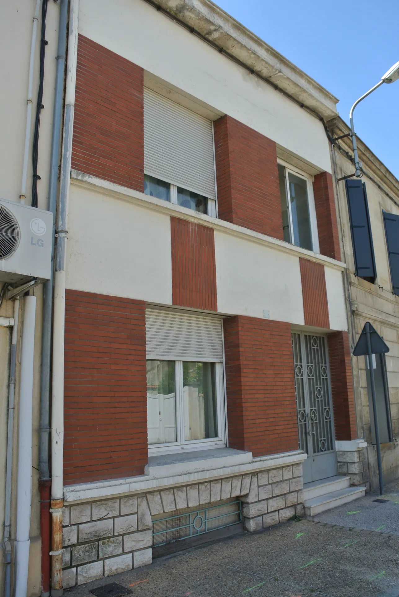 Maison de ville à Marmande avec espaces volumineux et potentiel d'aménagement 