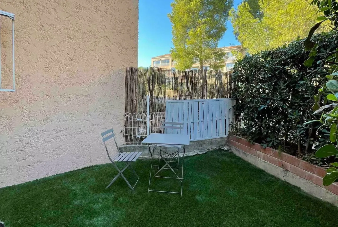 Studio 23m² rénové avec vue jardin à Bandol – Investissement et résidence 