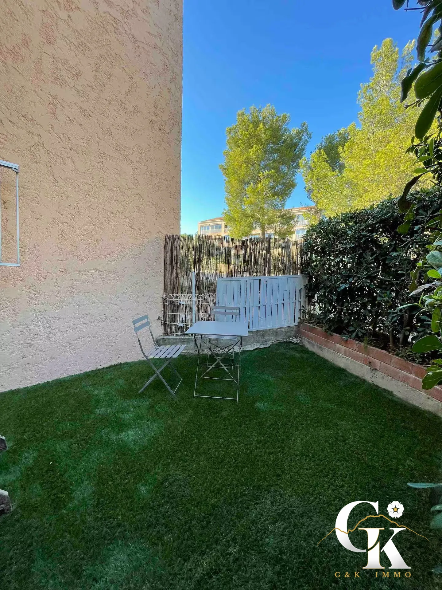 Studio 23m² rénové avec vue jardin à Bandol – Investissement et résidence 