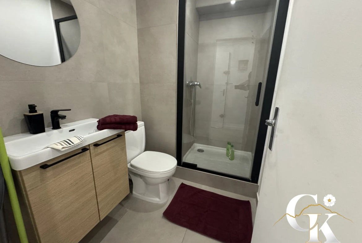 Studio 23m² rénové avec vue jardin à Bandol – Investissement et résidence 