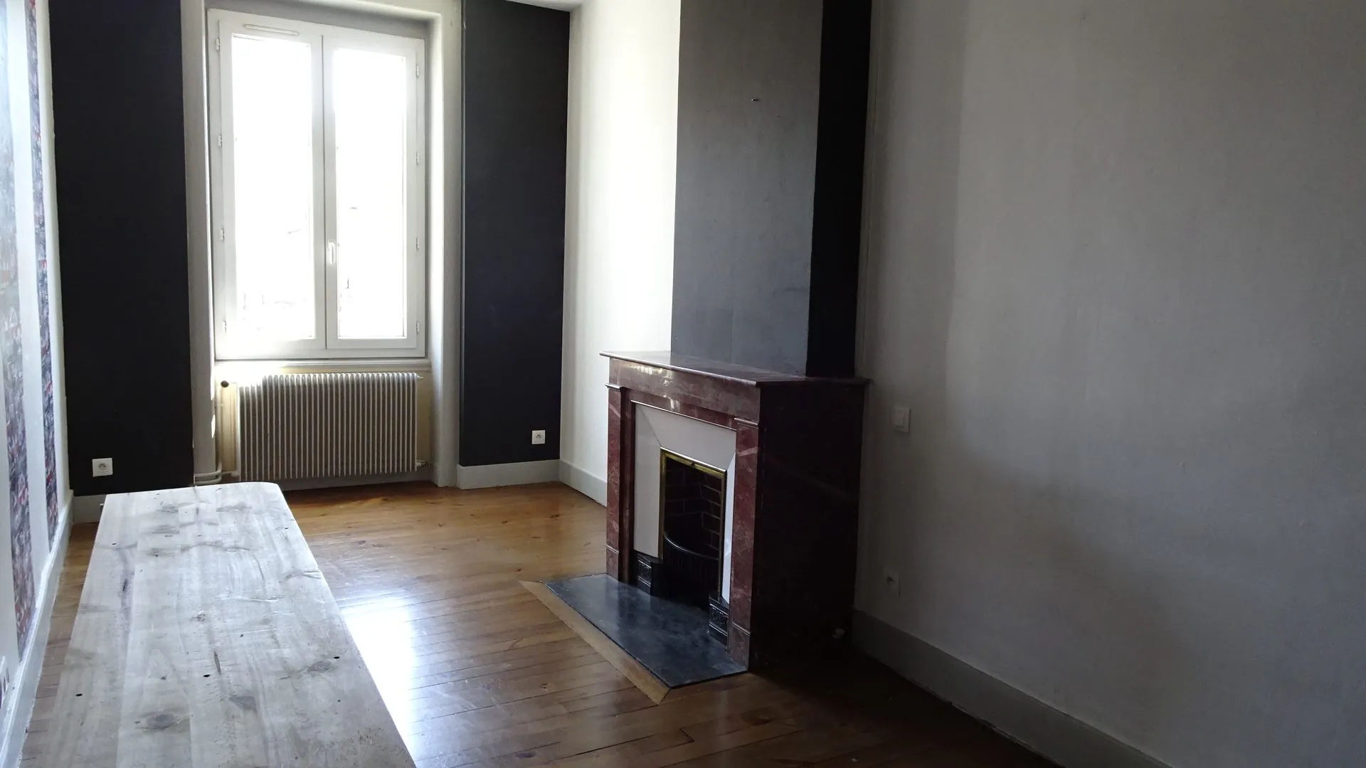 Appartement à vendre de 85 m² au centre de Le Chambon-Feugerolles avec garage et balcon 