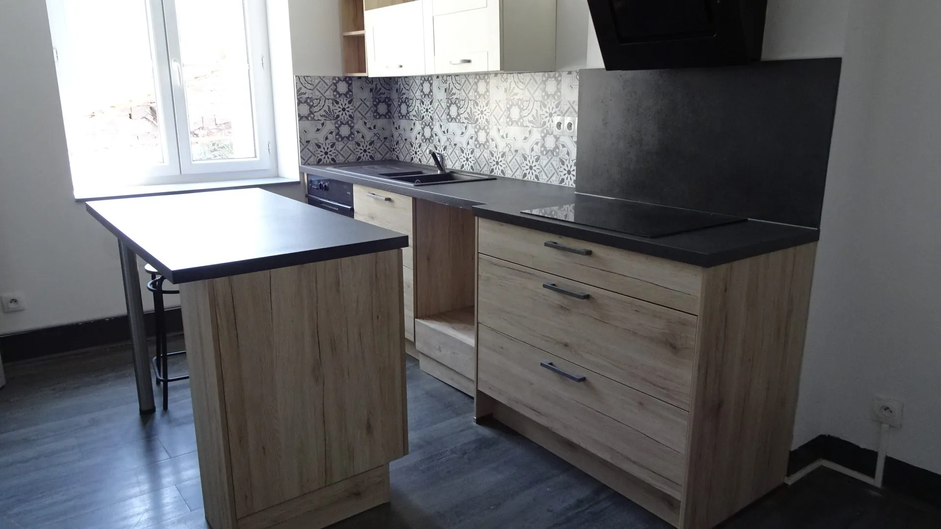 Appartement à vendre de 85 m² au centre de Le Chambon-Feugerolles avec garage et balcon 