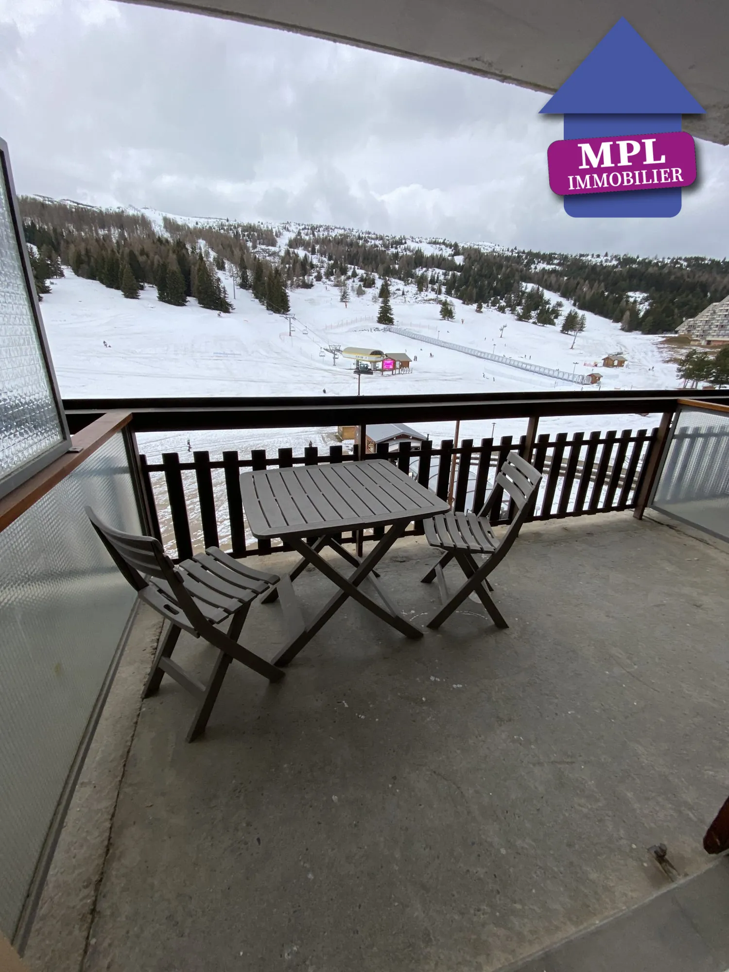 Charmant studio meublé de 26 m² avec terrasse à Dévoluy, vue montagne 