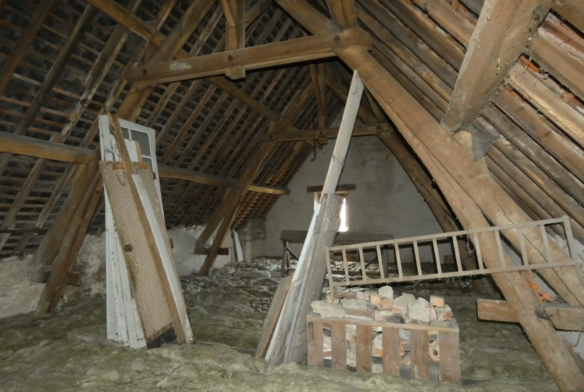 Grande maison de village avec jardin et garage à Jarnages 