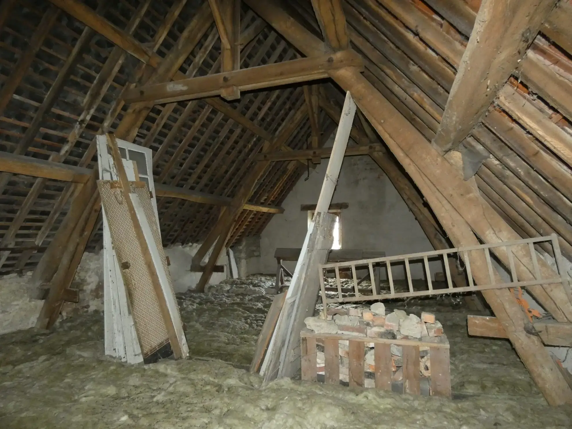 Grande maison de village avec jardin et garage à Jarnages 