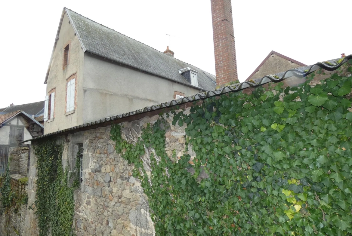 Grande maison de village avec jardin et garage à Jarnages 