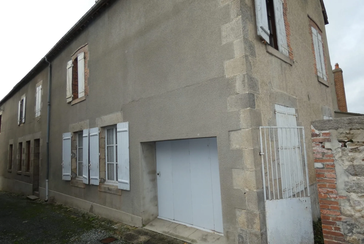 Grande maison de village avec jardin et garage à Jarnages 