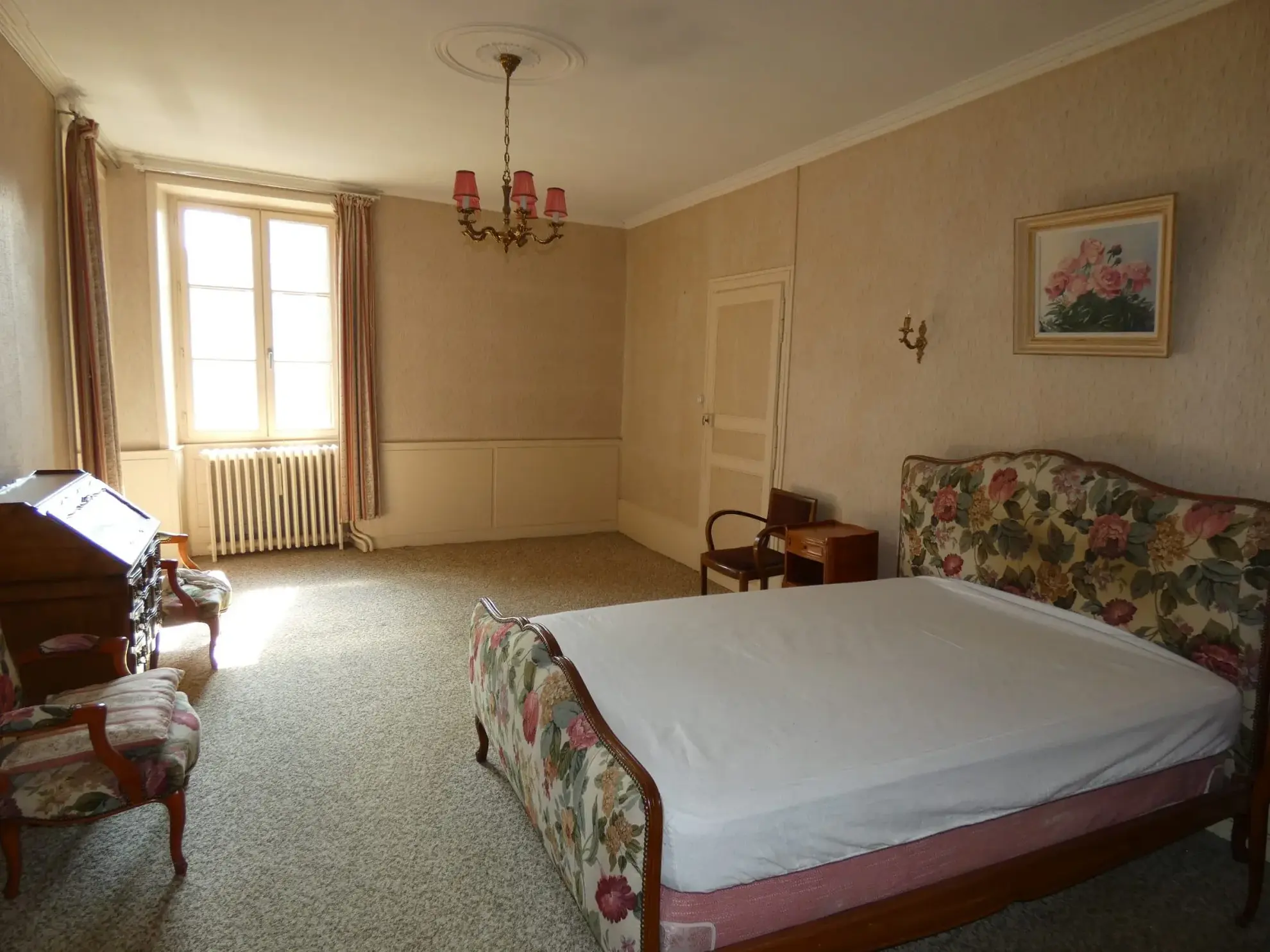 Grande maison de village avec jardin et garage à Jarnages 