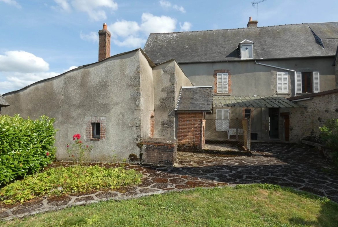 Grande maison de village avec jardin et garage à Jarnages 