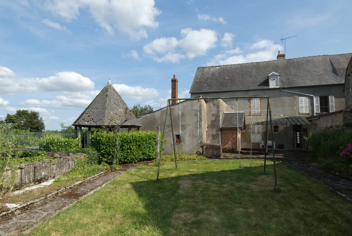 Grande maison de village avec jardin et garage à Jarnages 