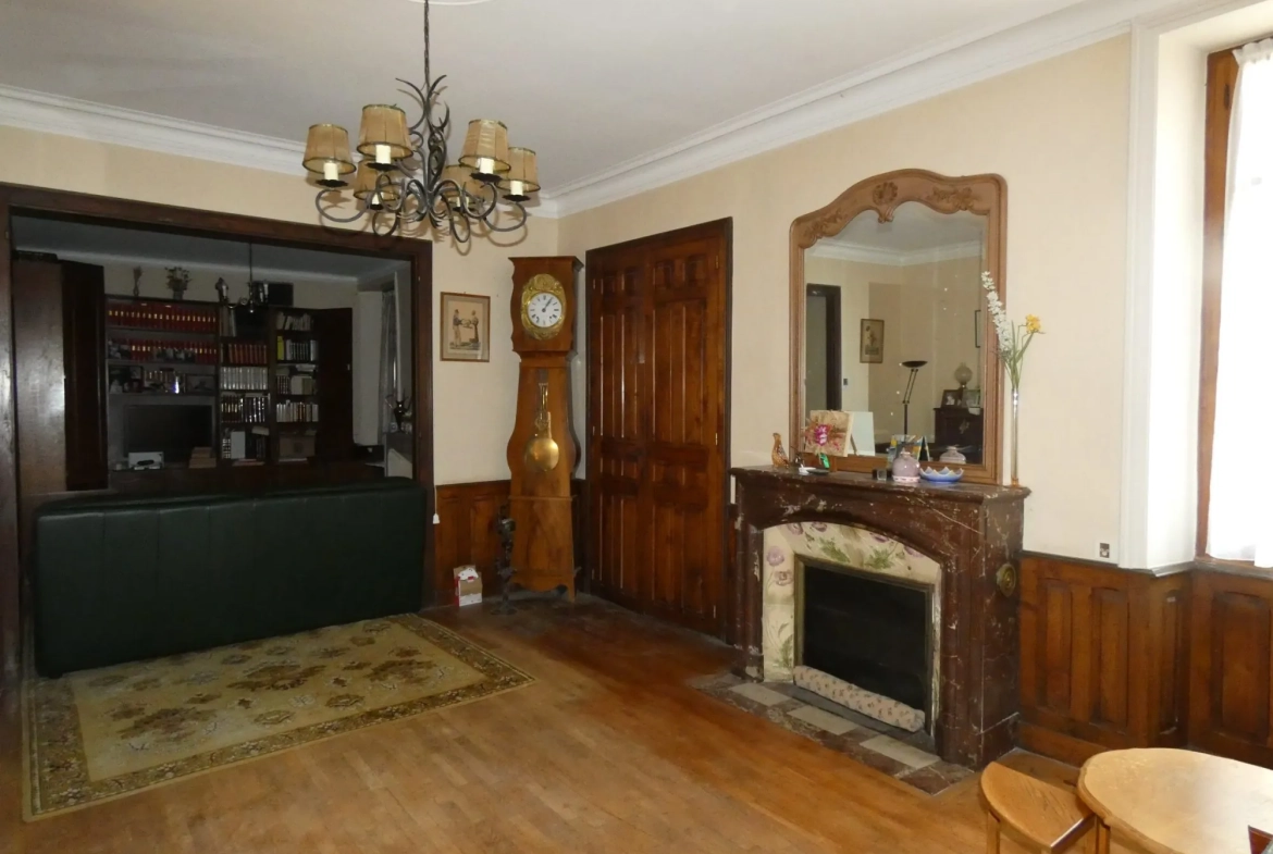 Grande maison de village avec jardin et garage à Jarnages 