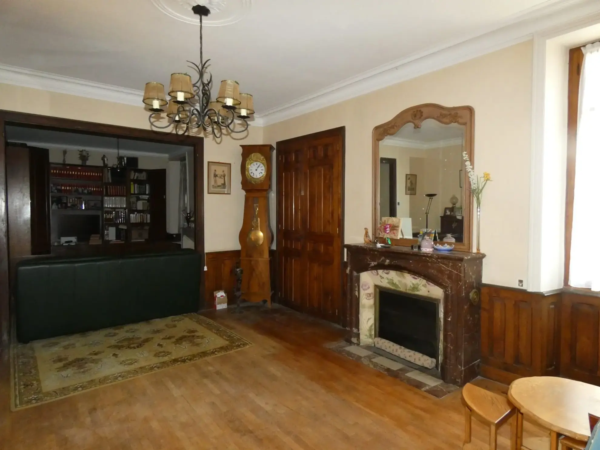 Grande maison de village avec jardin et garage à Jarnages 