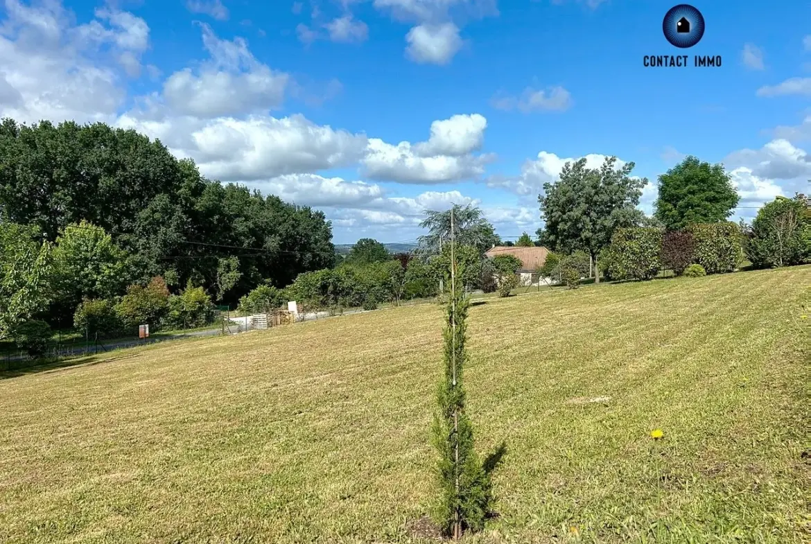 Terrain constructible à Ussac avec vue dégagée près de Brive 