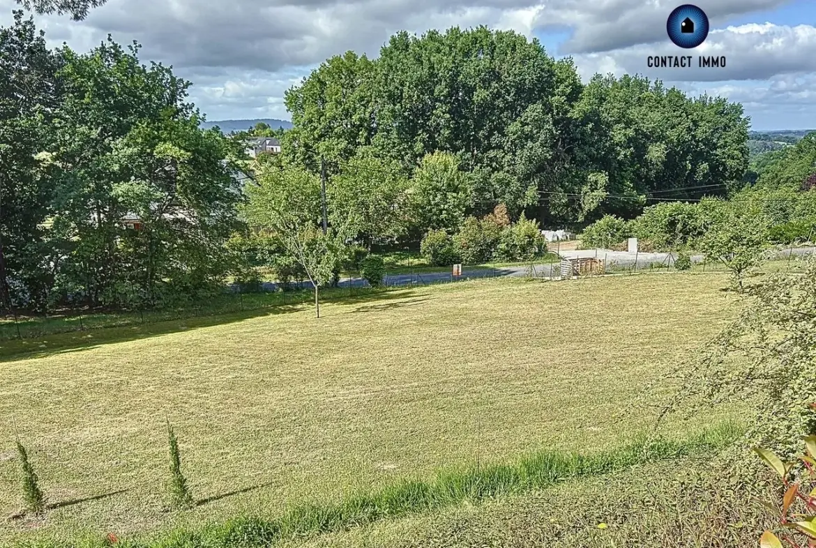 Terrain constructible à Ussac avec vue dégagée près de Brive 