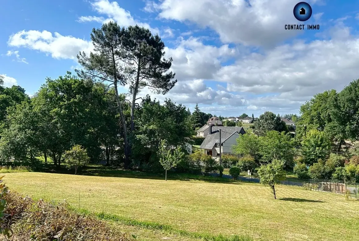 Terrain constructible à Ussac avec vue dégagée près de Brive 