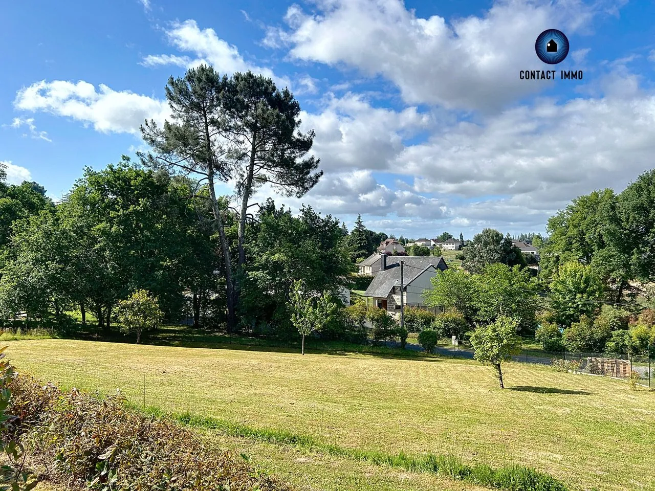 Terrain constructible à Ussac avec vue dégagée près de Brive 