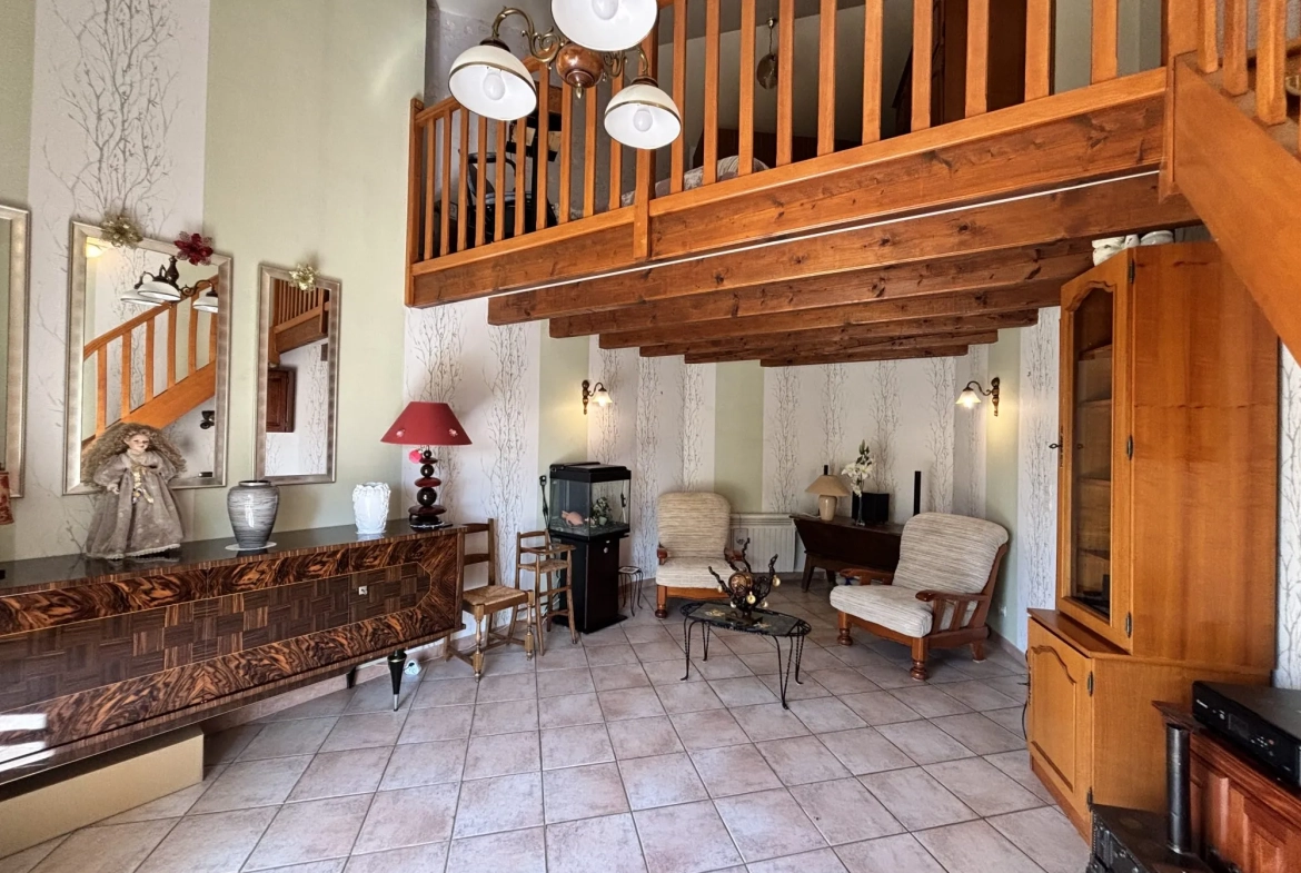 Charmante maison en pierre avec jardin et vue dégagée dans les Deux-Grosnes 