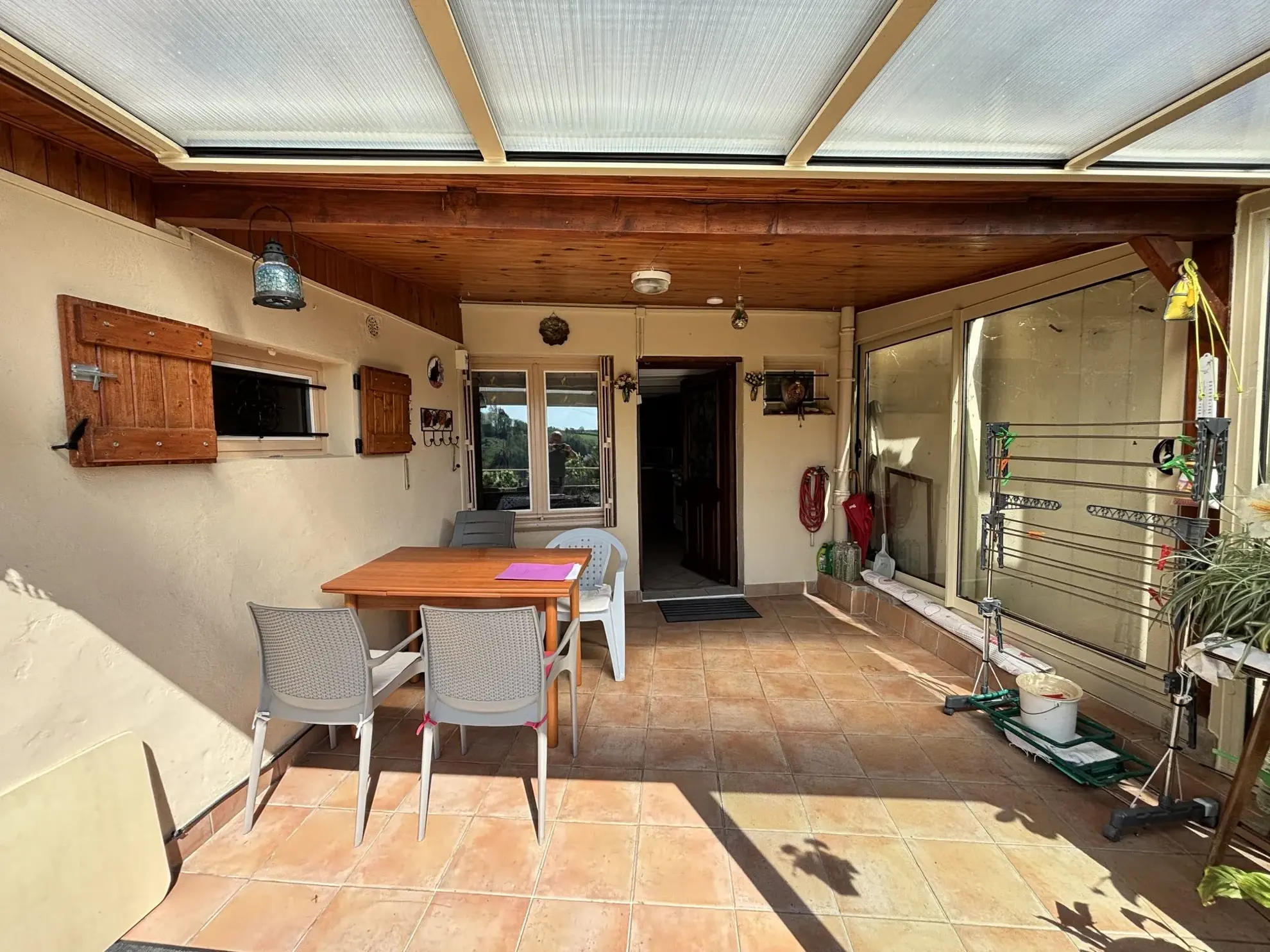 Charmante maison en pierre avec jardin et vue dégagée dans les Deux-Grosnes 