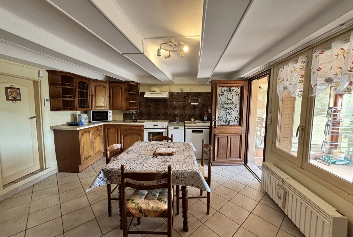 Charmante maison en pierre avec jardin et vue dégagée dans les Deux-Grosnes 