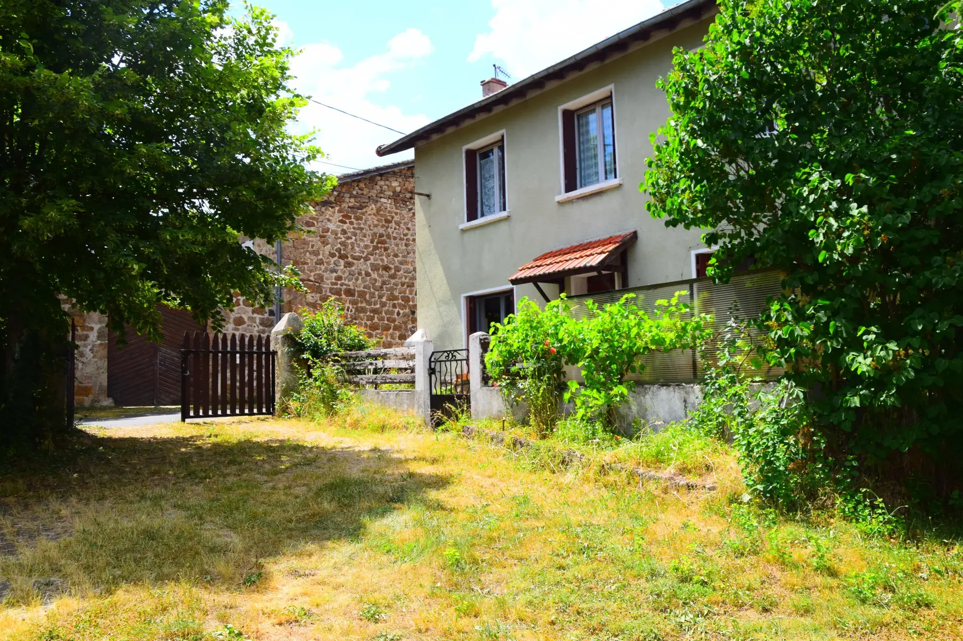 Maison à vendre à Vielprat en Ardèche avec terrain, garage et terrasse – Opportunité rare 