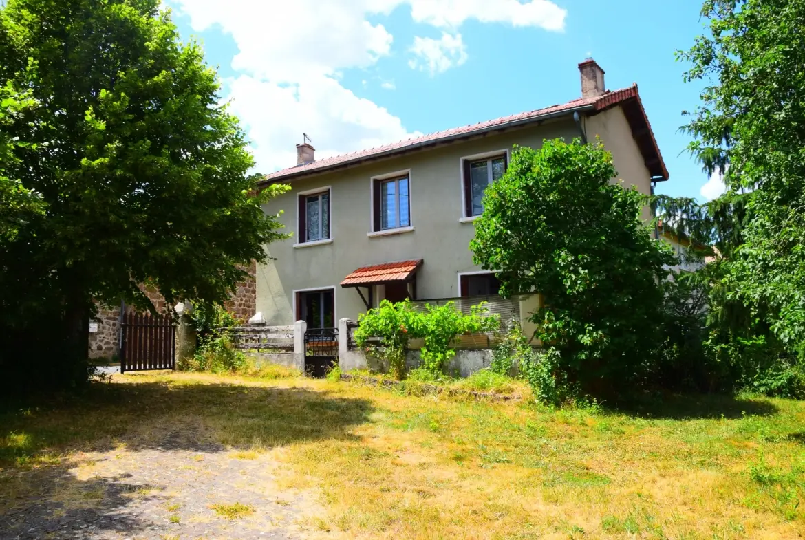 Maison à vendre à Vielprat en Ardèche avec terrain, garage et terrasse – Opportunité rare 