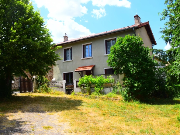 Maison à vendre à Vielprat en Ardèche avec terrain, garage et terrasse – Opportunité rare
