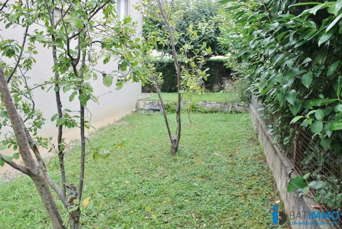 Maison individuelle avec jardin, balcon et stationnement à Labruguière 
