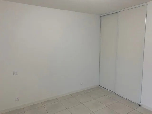 Appartement T2 récent avec terrasse et parking à Lormont - Opportunité à saisir 
