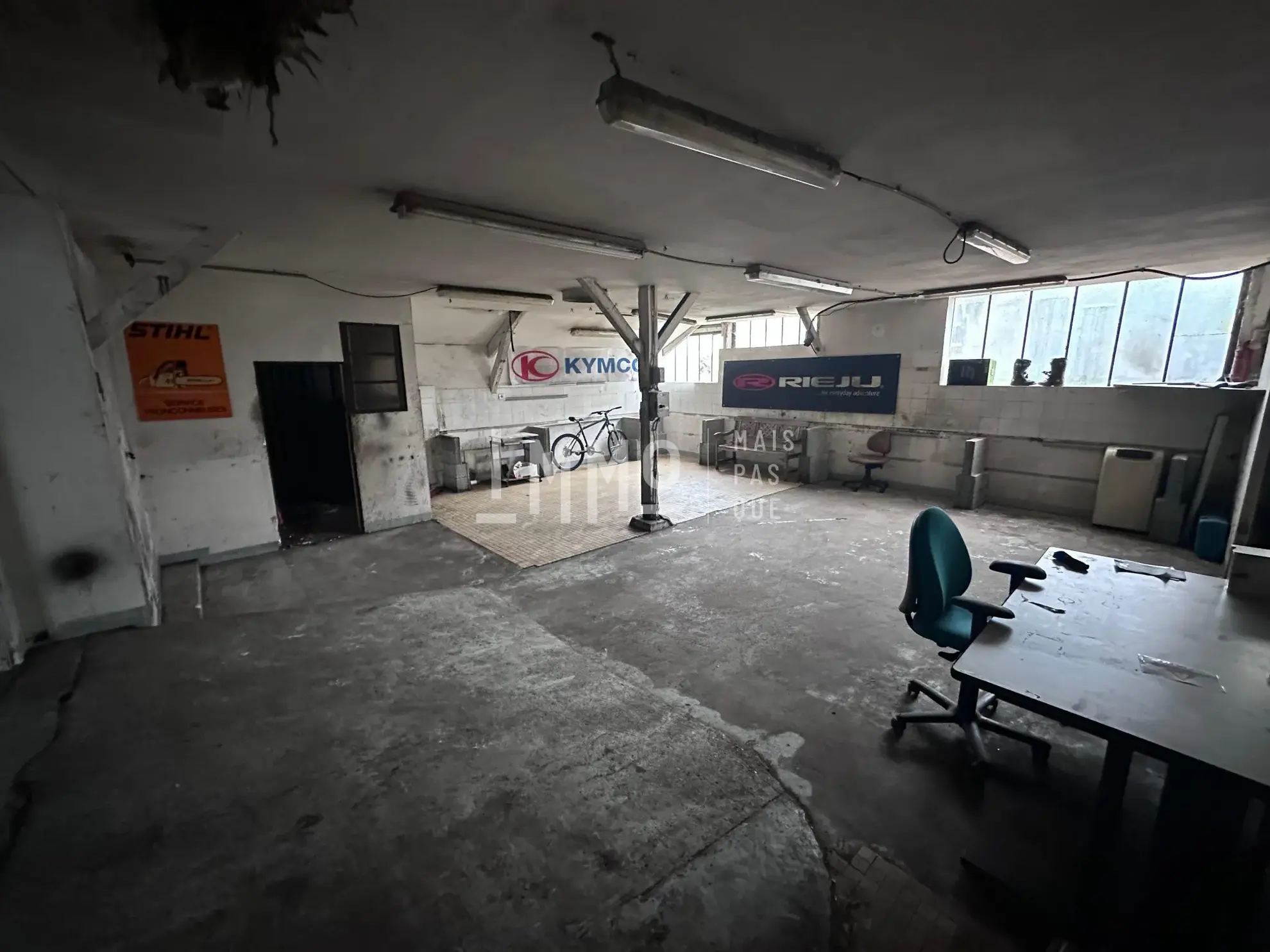 Local commercial de 350 m² à Montval-sur-Loir, sécurisé et modulable 