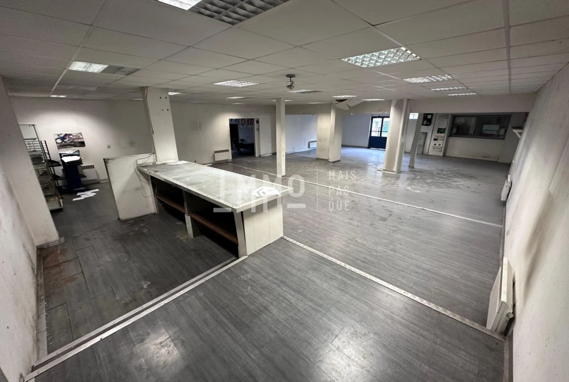 Local commercial de 350 m² à Montval-sur-Loir, sécurisé et modulable 
