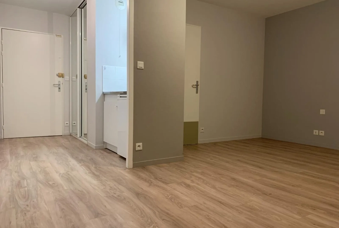 Vente d'un appartement rénové dans une résidence seniors à Château-Gontier-sur-Mayenne 