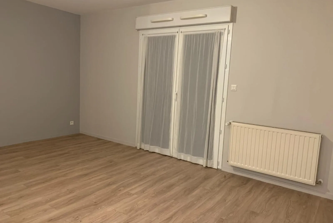 Vente d'un appartement rénové dans une résidence seniors à Château-Gontier-sur-Mayenne 