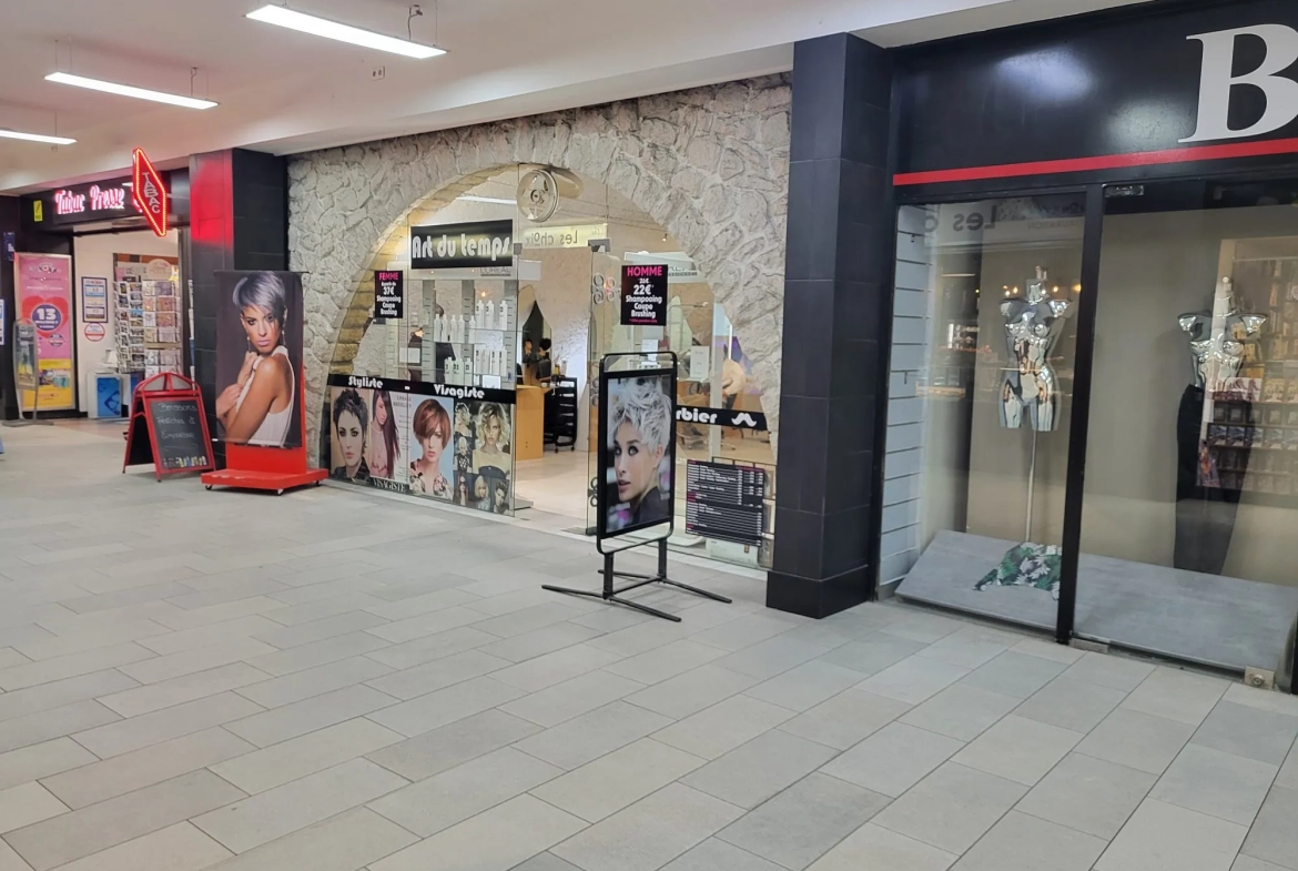 Fonds de commerce salon de coiffure à Metz centre — Emplacement idéal avec bail récent 