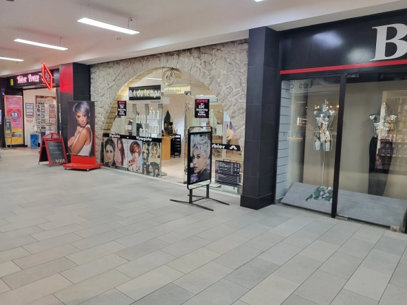 Fonds de commerce salon de coiffure à Metz centre — Emplacement idéal avec bail récent