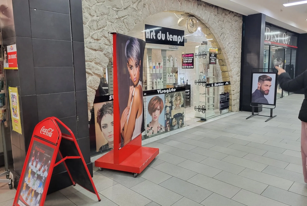 Fonds de commerce salon de coiffure à Metz centre — Emplacement idéal avec bail récent 