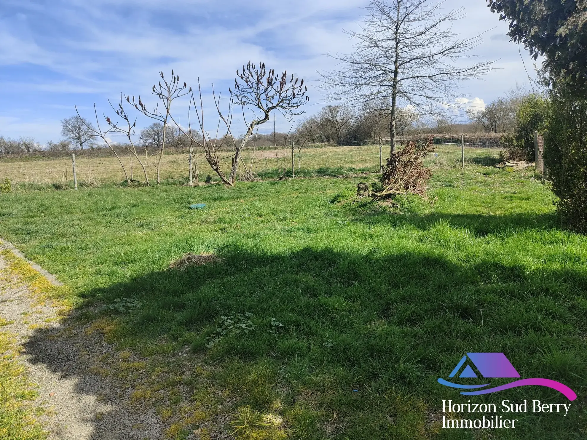 Jardin Charmante maison de campagne à La Berthenoux avec jardin et garage 
