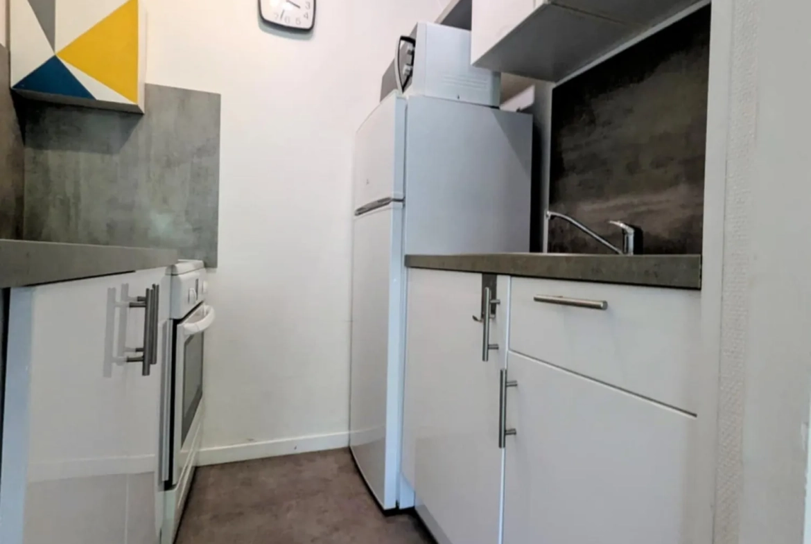 coin cuisine  Studio lumineux avec parking sécurisé à Bordeaux - Idéal investissement ou résidence secondaire 