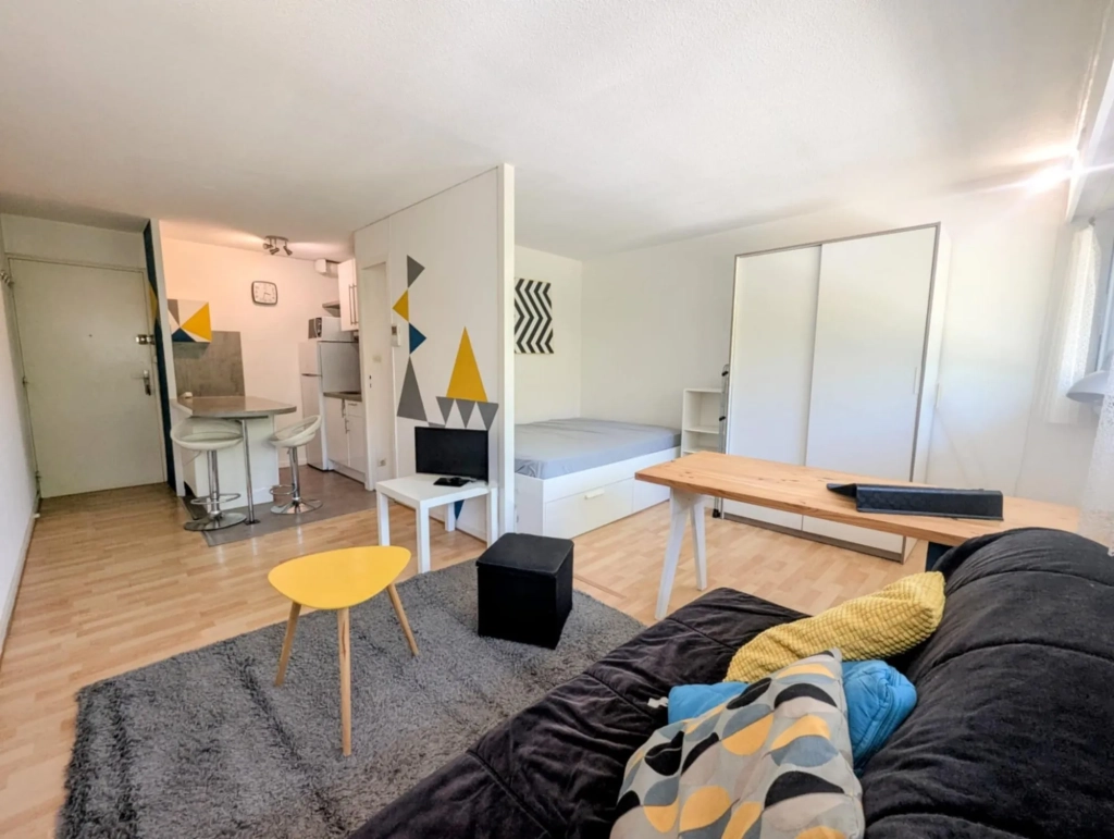 Vue ensemble  Studio lumineux avec parking sécurisé à Bordeaux - Idéal investissement ou résidence secondaire