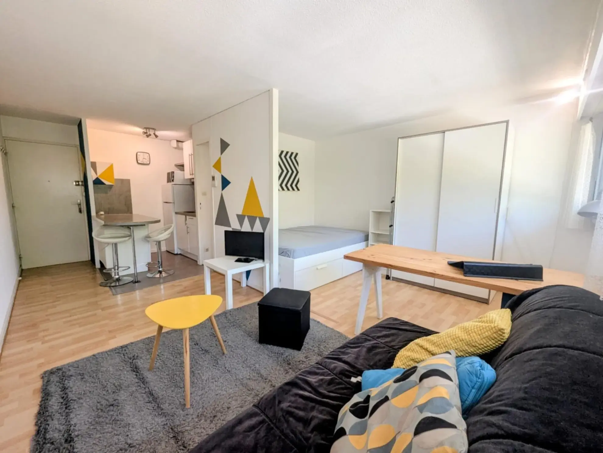 Vue ensemble  Studio lumineux avec parking sécurisé à Bordeaux - Idéal investissement ou résidence secondaire 